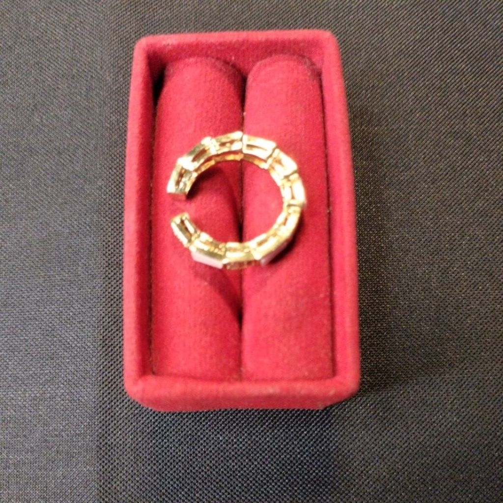Cincin Motif Sisik ceramic putih Rhodium