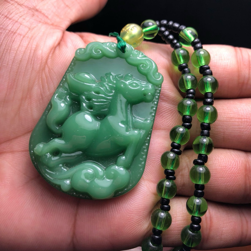 Liontin Batu Giok Grade A Asli dan Langka Gambar Kuda
