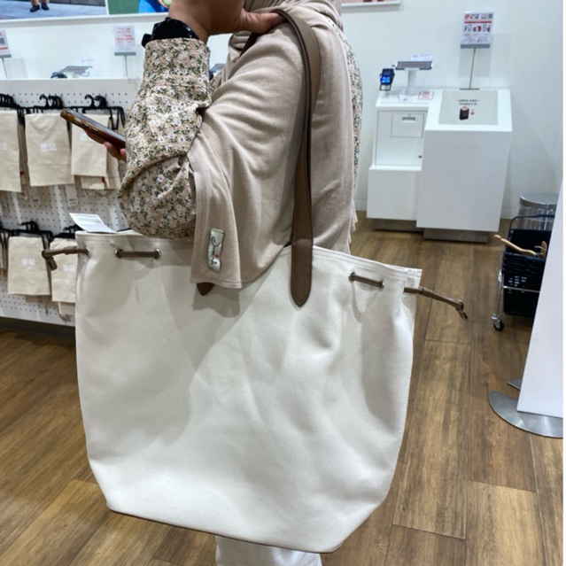 Uniqlo - Tas Jinjing Wanita Totebag