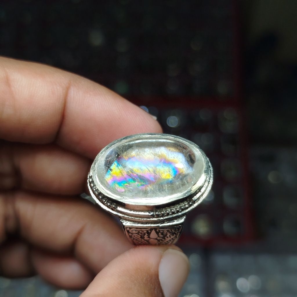CINCIN PRIA BERMATA BATU KECUBUNG AIR PELANGI KALIMANTAN ( NATURAL QUARTZ RING ALPAKA, SIZE 8 )