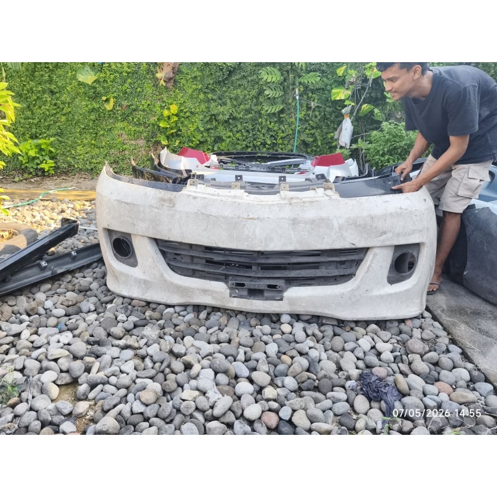 bumper depan daihatsu Luxio
