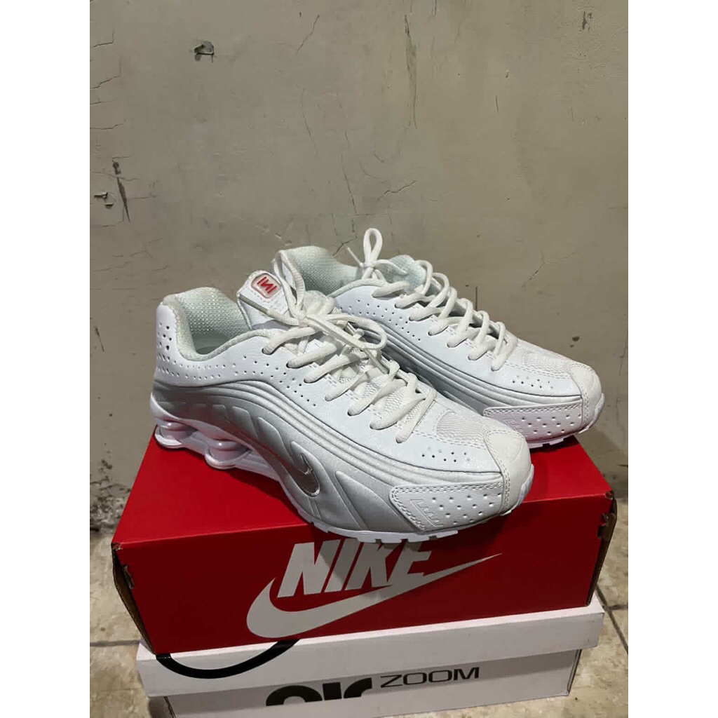 Nike Shox R4