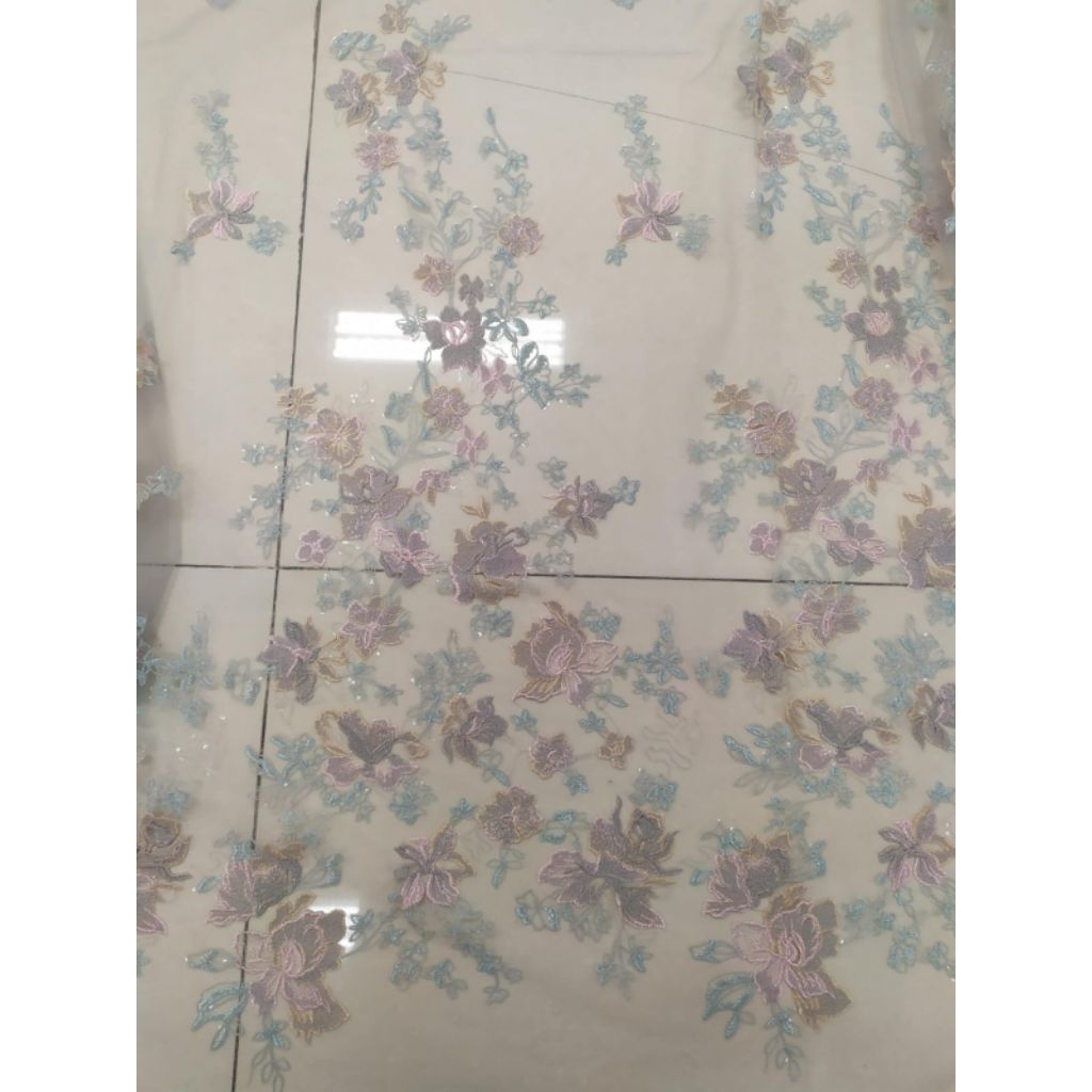 Tile motif biru pink