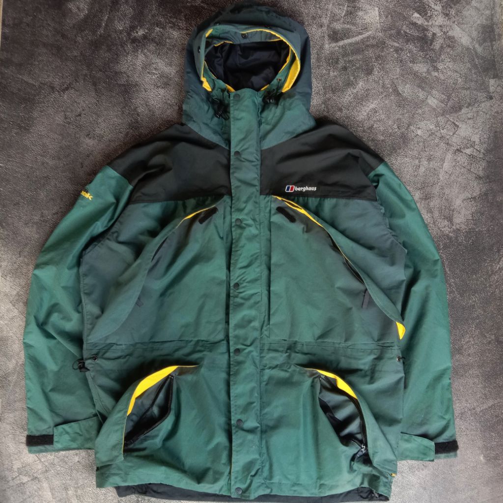 Outdoor Jacket Berghaus Mera peak Classic original, jaket Gunung Berghaus full tag, jaket gunung Ber
