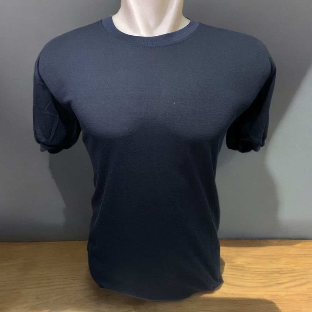 Kaos dalam biru dongker polos