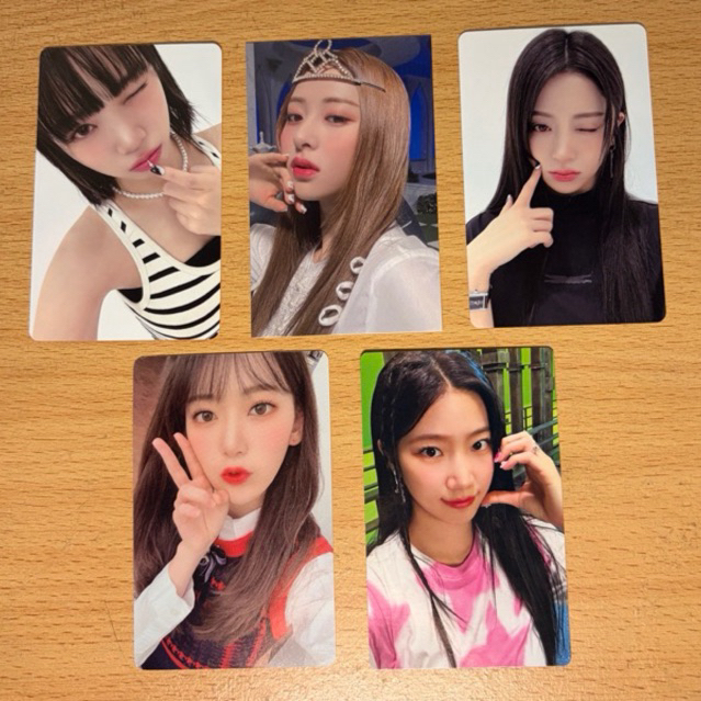 Le sserafim & Kim Garam photocard official