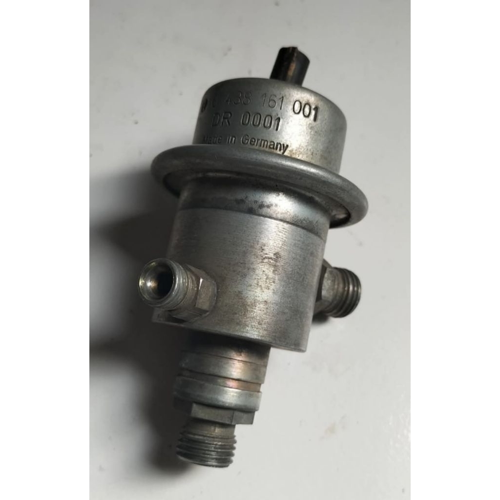 Fuel Presure Regulator Mercedes Benz W124