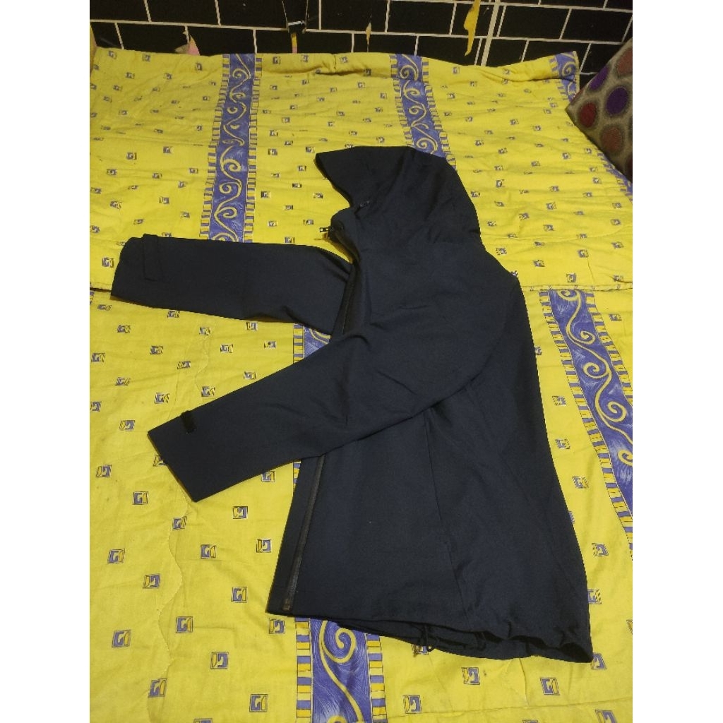READY UNIQLO BLOCKTECH NAVY SECOND LIKE NEW