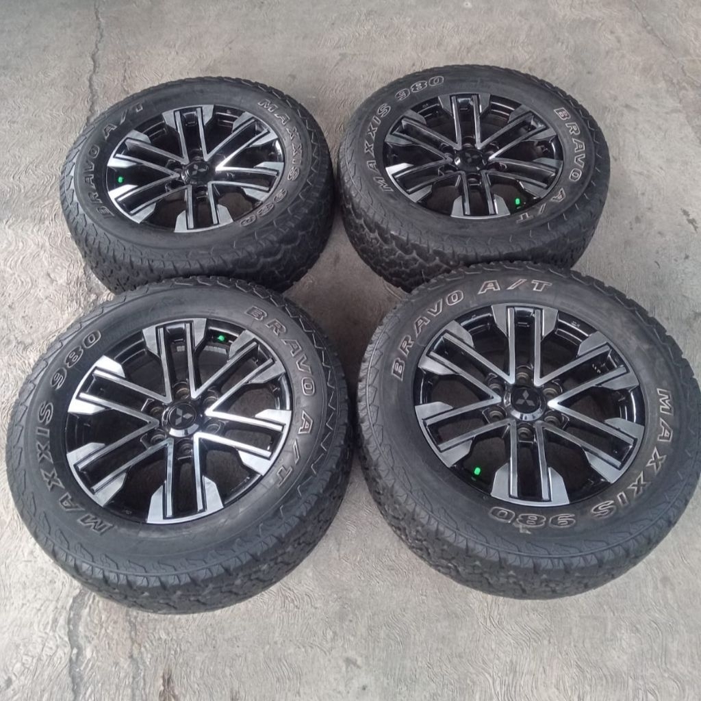 velg pajero Dakar 2021-2022 R18 original + ban 265/60 Maxis AT.