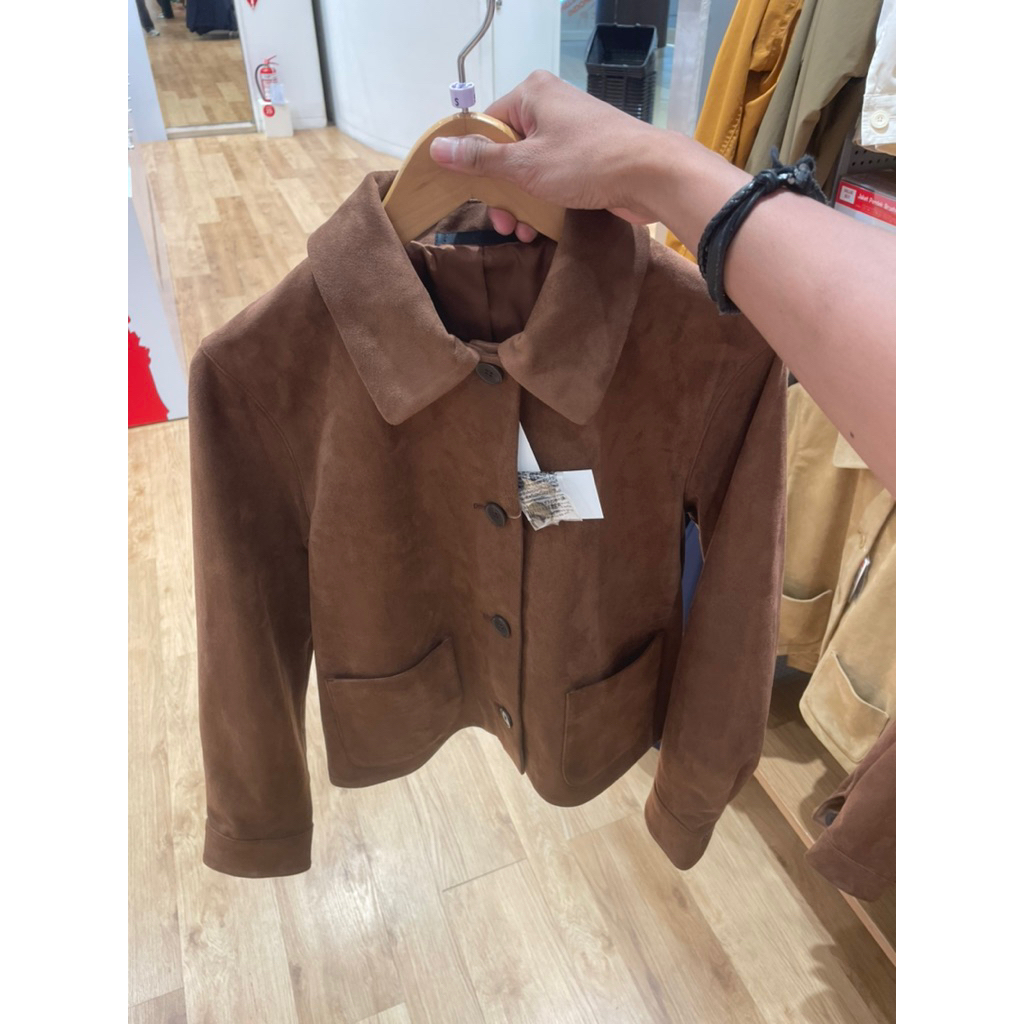 Jacket crop suede cewek by uniqlo