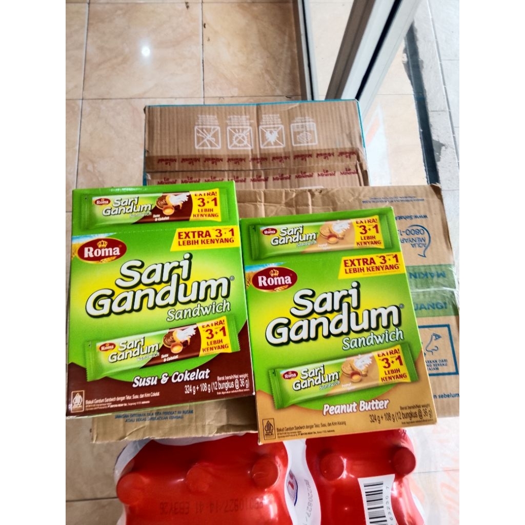 12 Pcs Biskuit Sandwich Roma Sari Gandum Rasa Susu Cokelat, Peanut Butter, Kacang