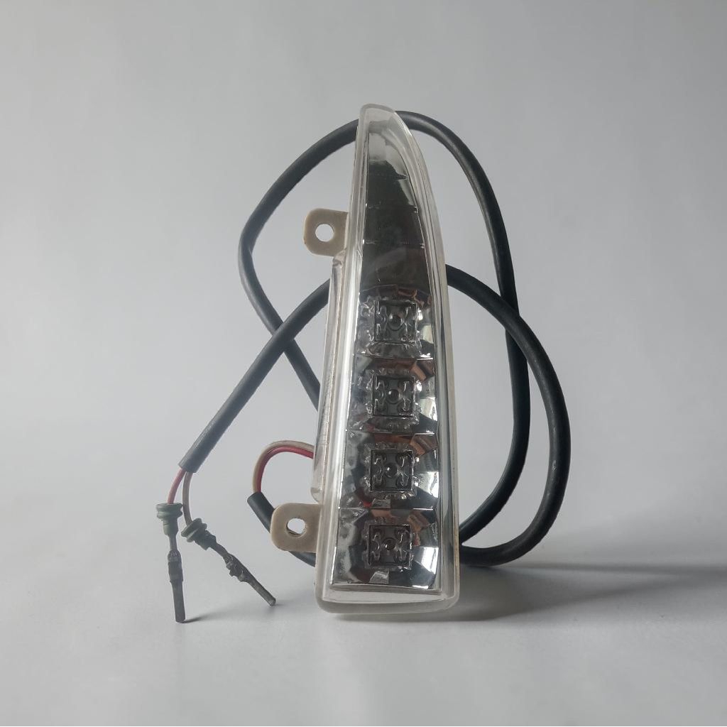 Lampu Sein Sen Spion Xenia Mi 2004-2008 Original Daihatsu( kiri )