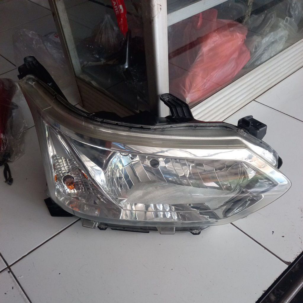 Headlamp lampu depan avanza original 2016/2018