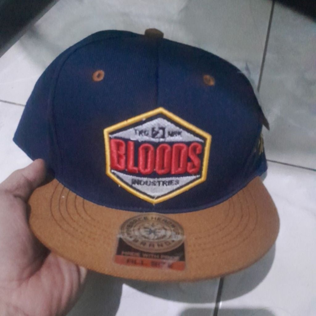 bloods topi