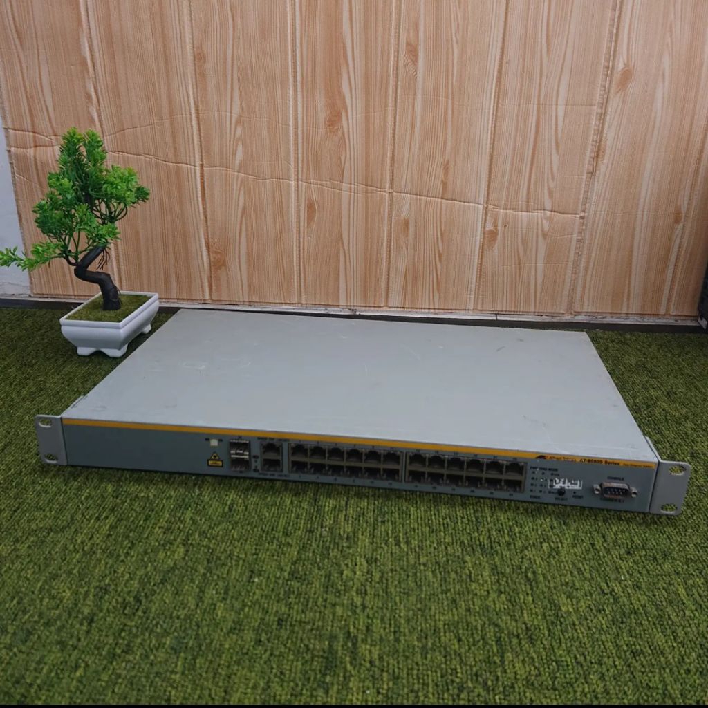 manageable switch hub allied telesis AT-8000S 24 port
