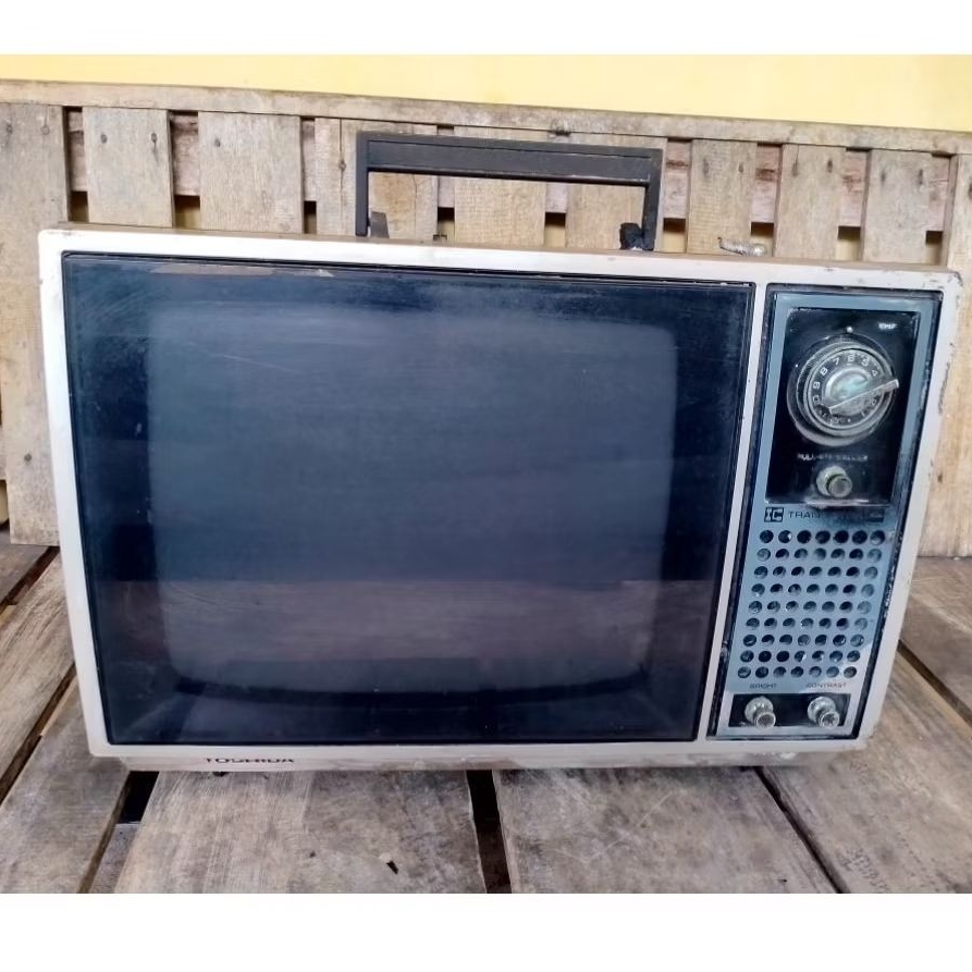 TV/televisi jadul "TOSHIBA" motif kayu vintage lawas antik original off/mati pajangan dekorasi