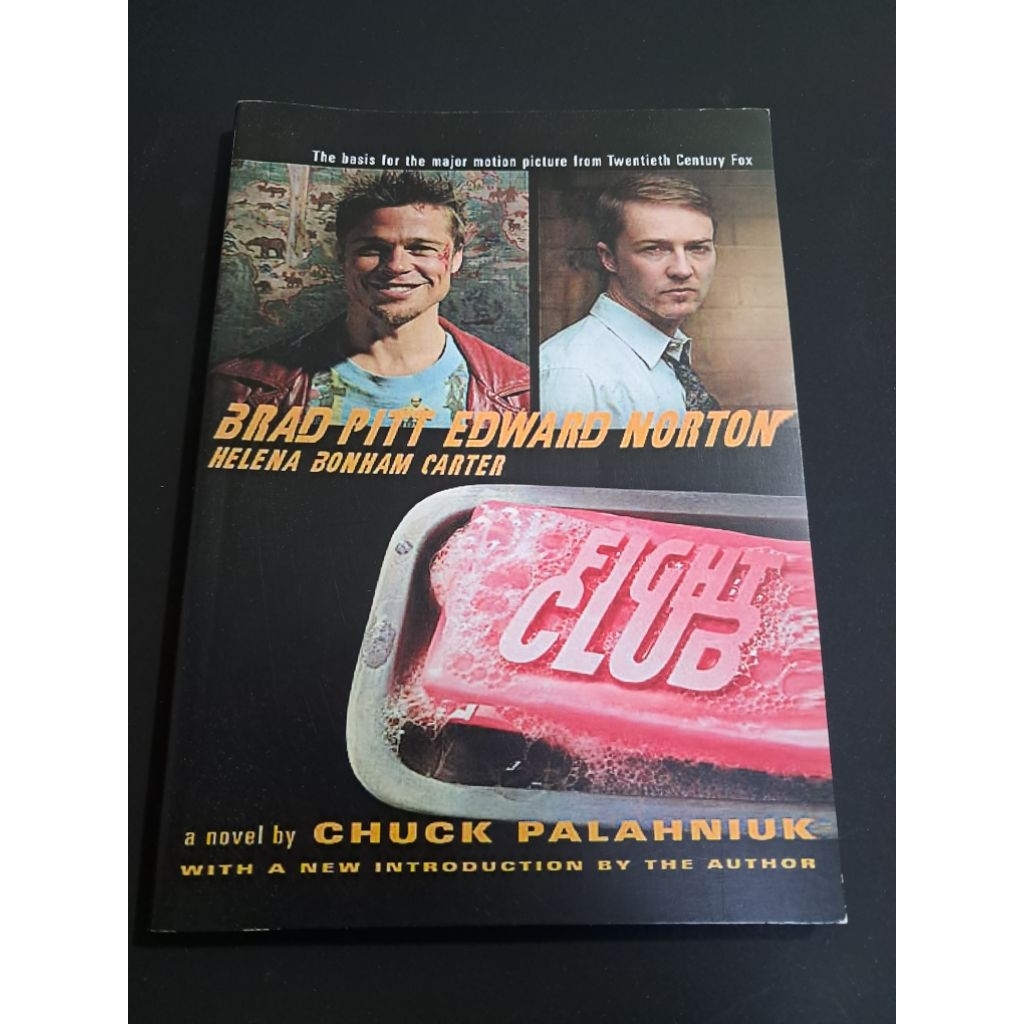 Chuck Palahniuk Novel Fight Club Edisi Baru dengan Pendahuluan Baru oleh Penulis