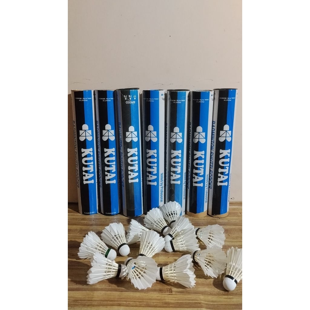 Shuttlecock bekas layak pakai