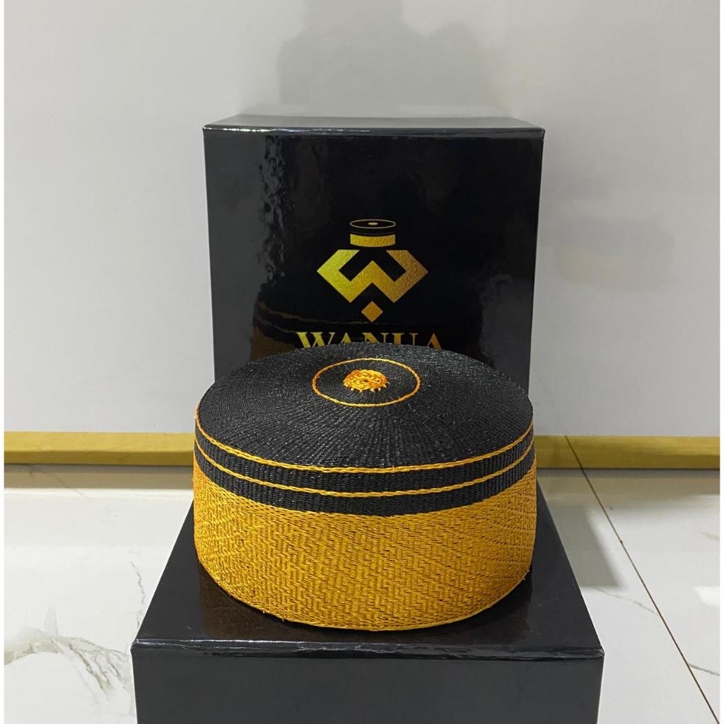 Songkok recca hitam dan benang kuning, khas bugis bone