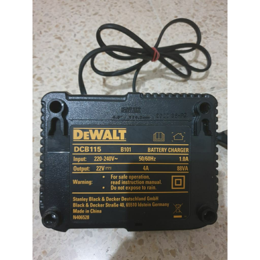 charger dewalt dcb115