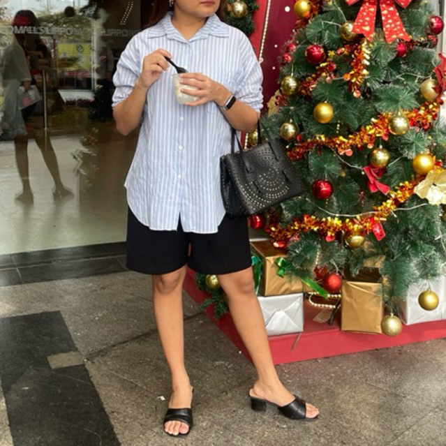 kemeja oversize garis-garis warna biru