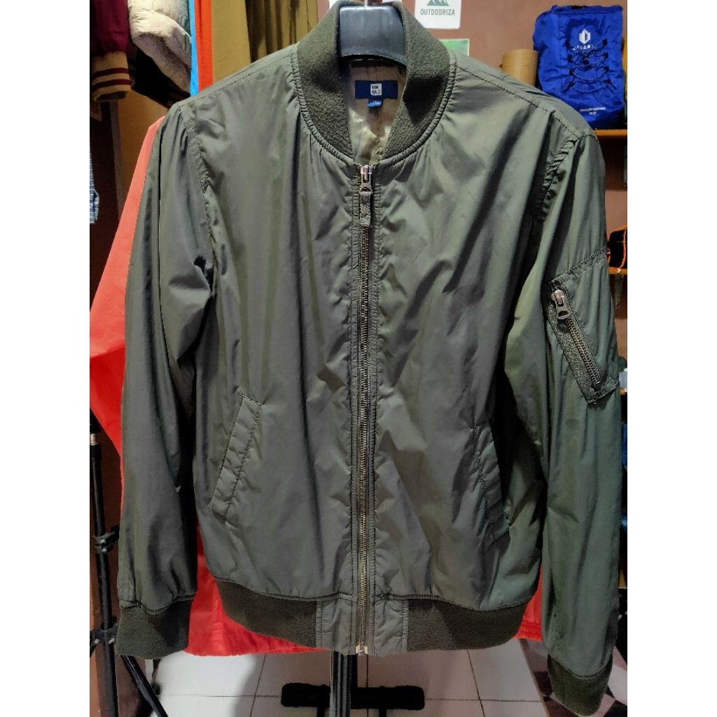 Jaket Bomber uniqlo size xs