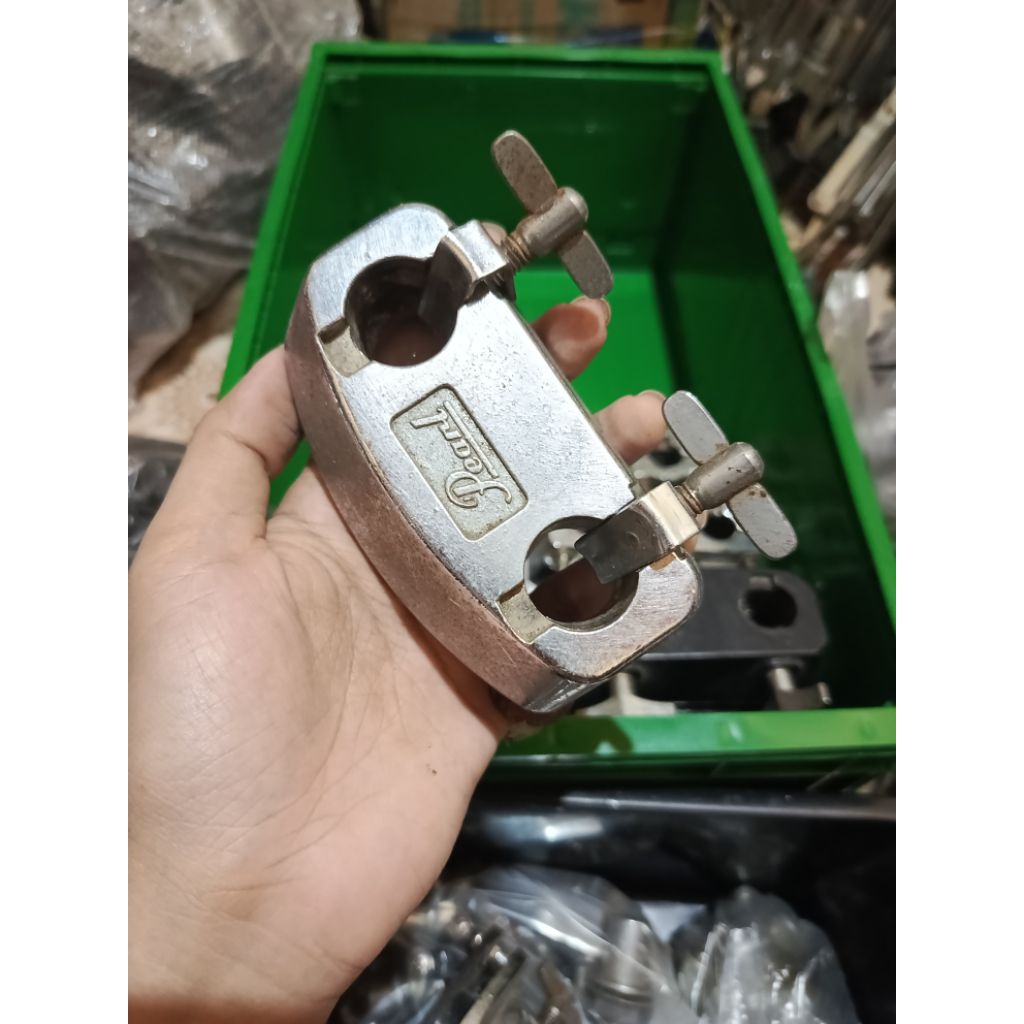 Bracket bass drum pearl tom holder