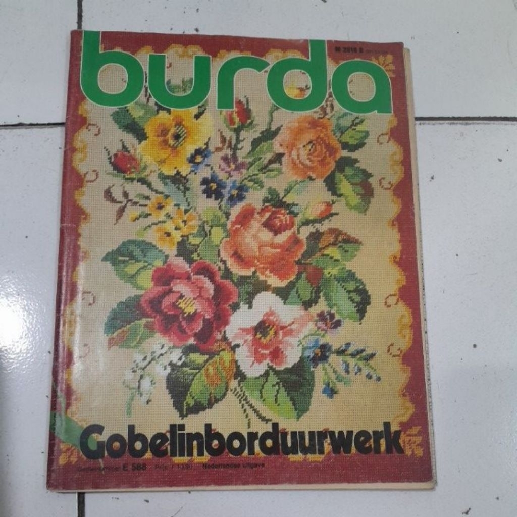 MAJALAH BURDA,GOBELINBORDUURWERK, BAHASA BELANDA BUKU BEKAS