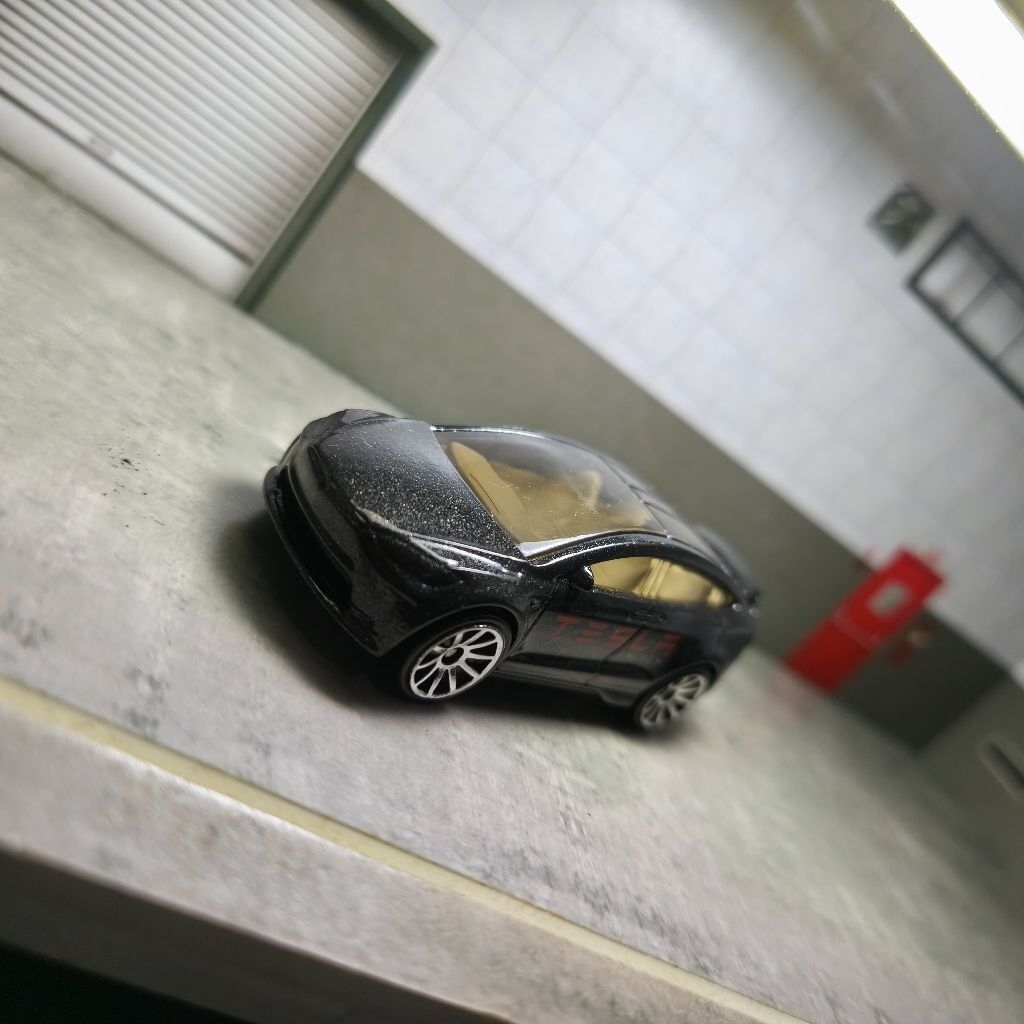 Hot Wheels Tesla Model X hitam loose