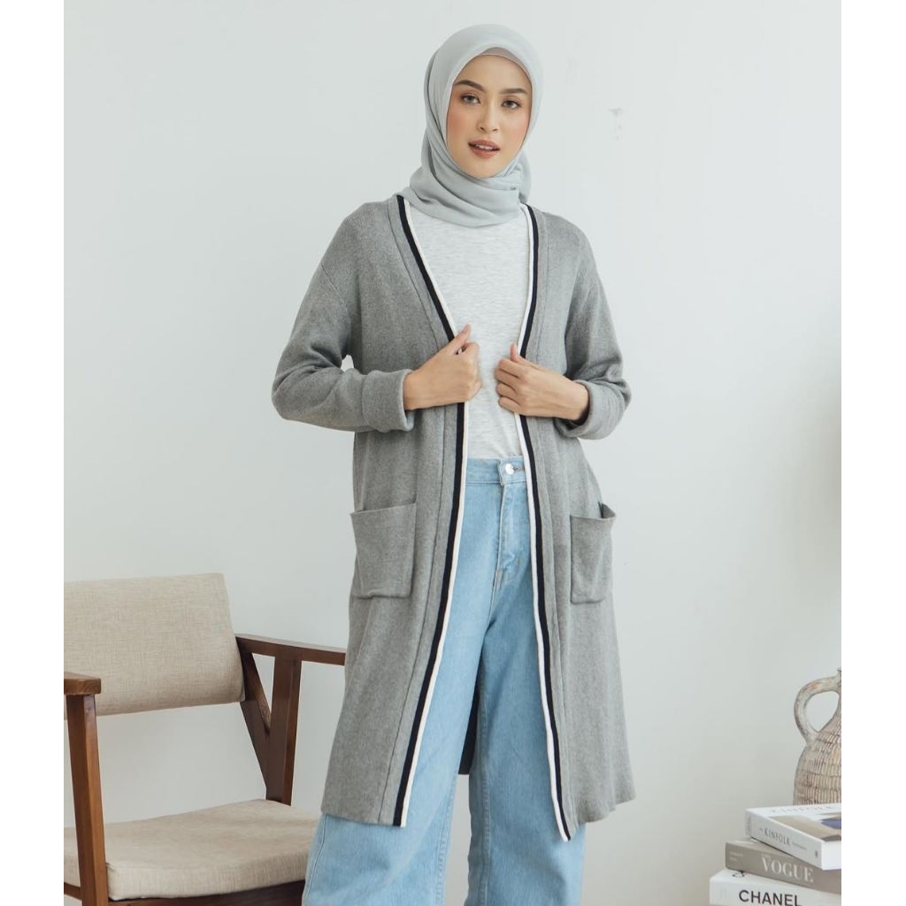 NEW - Geulis - Kora Outer (Size M)
