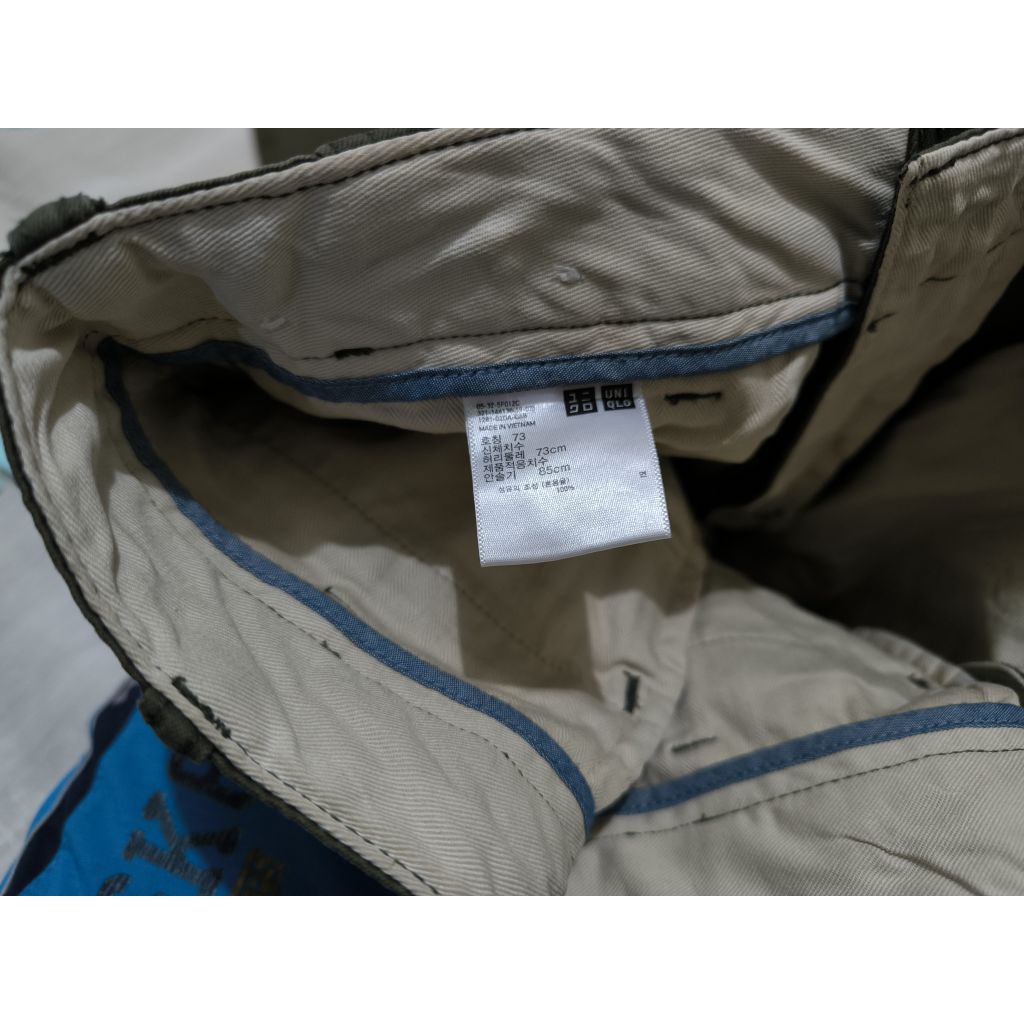 Celana Chino Uniqlo Olive green