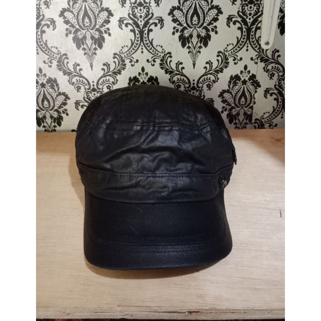 Topi Agatha