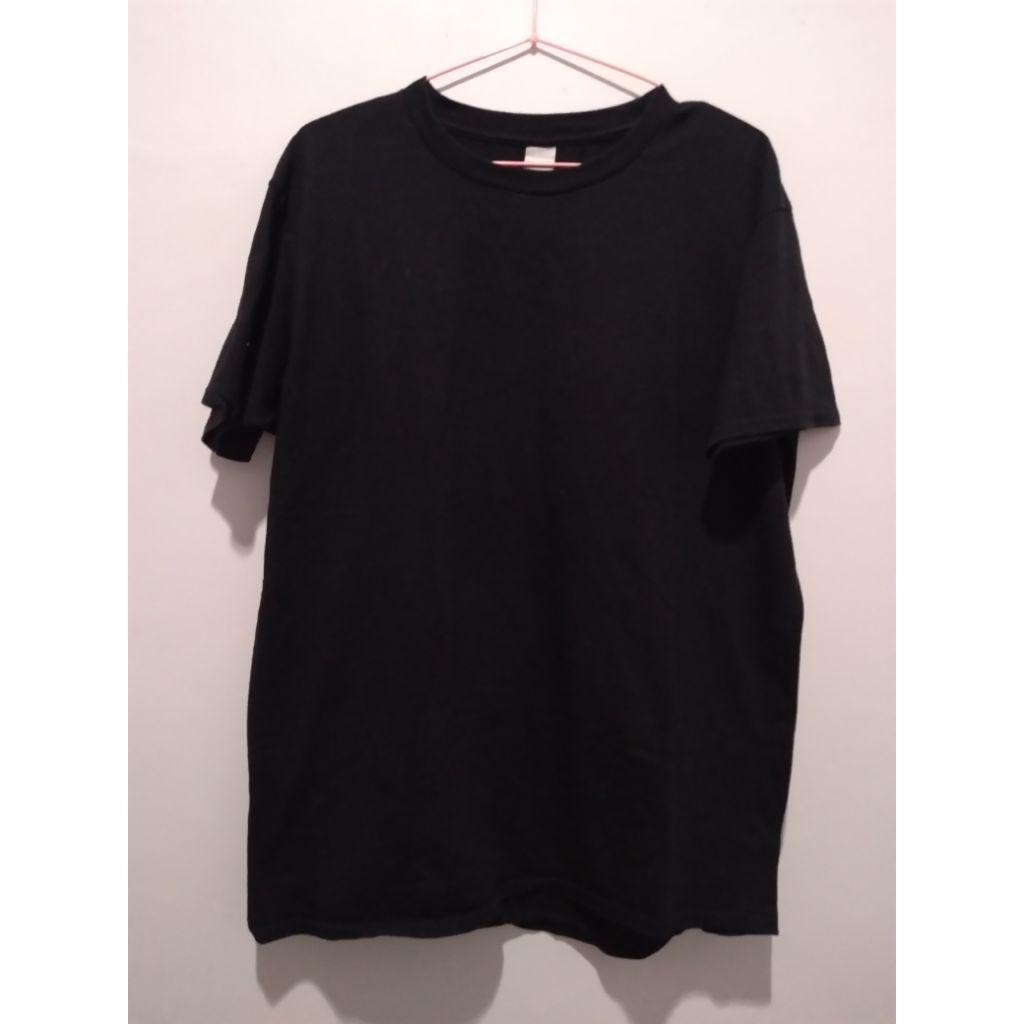 preloved | kaos hitam Gildan