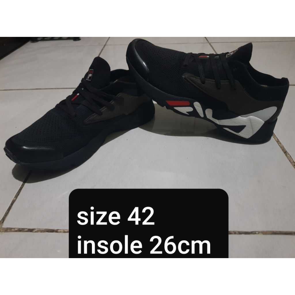 SepatuSneakerSportFILA