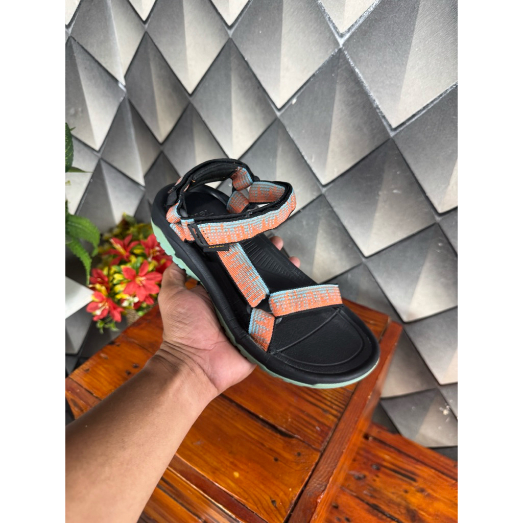sandal teva