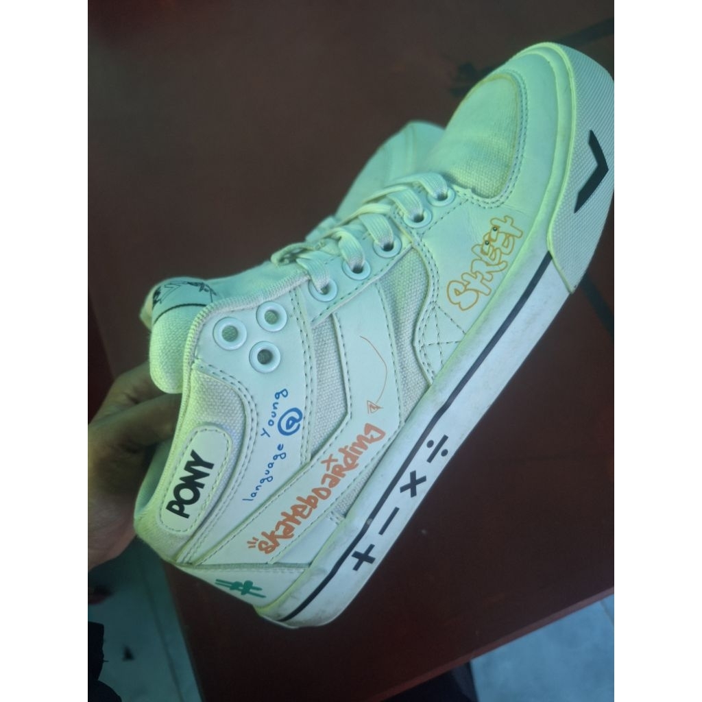 sepatu sneakers casual kasual putih second bekas PONY