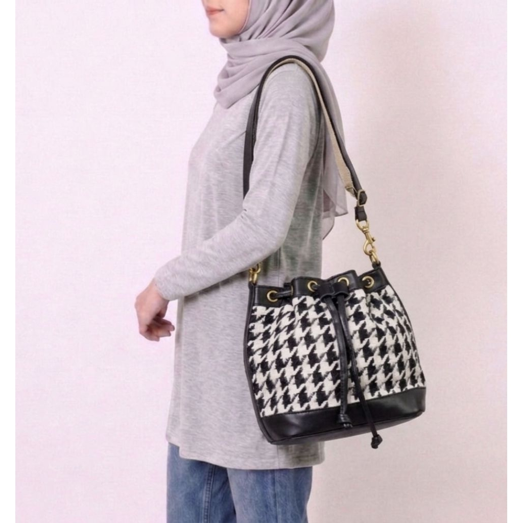 tas selempang kulit mix hitam putih