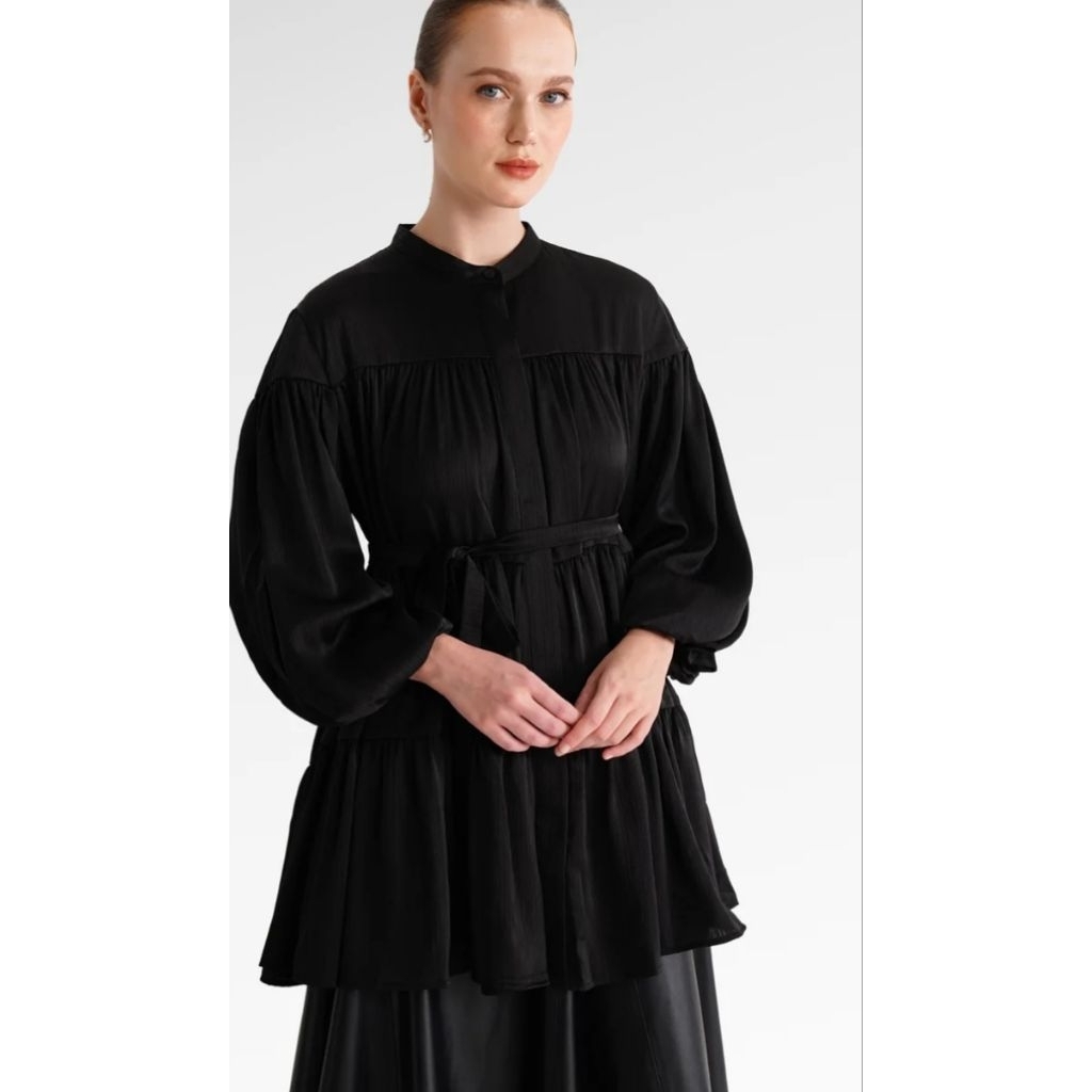 Benang jarum Nara Gathered Shirt Black