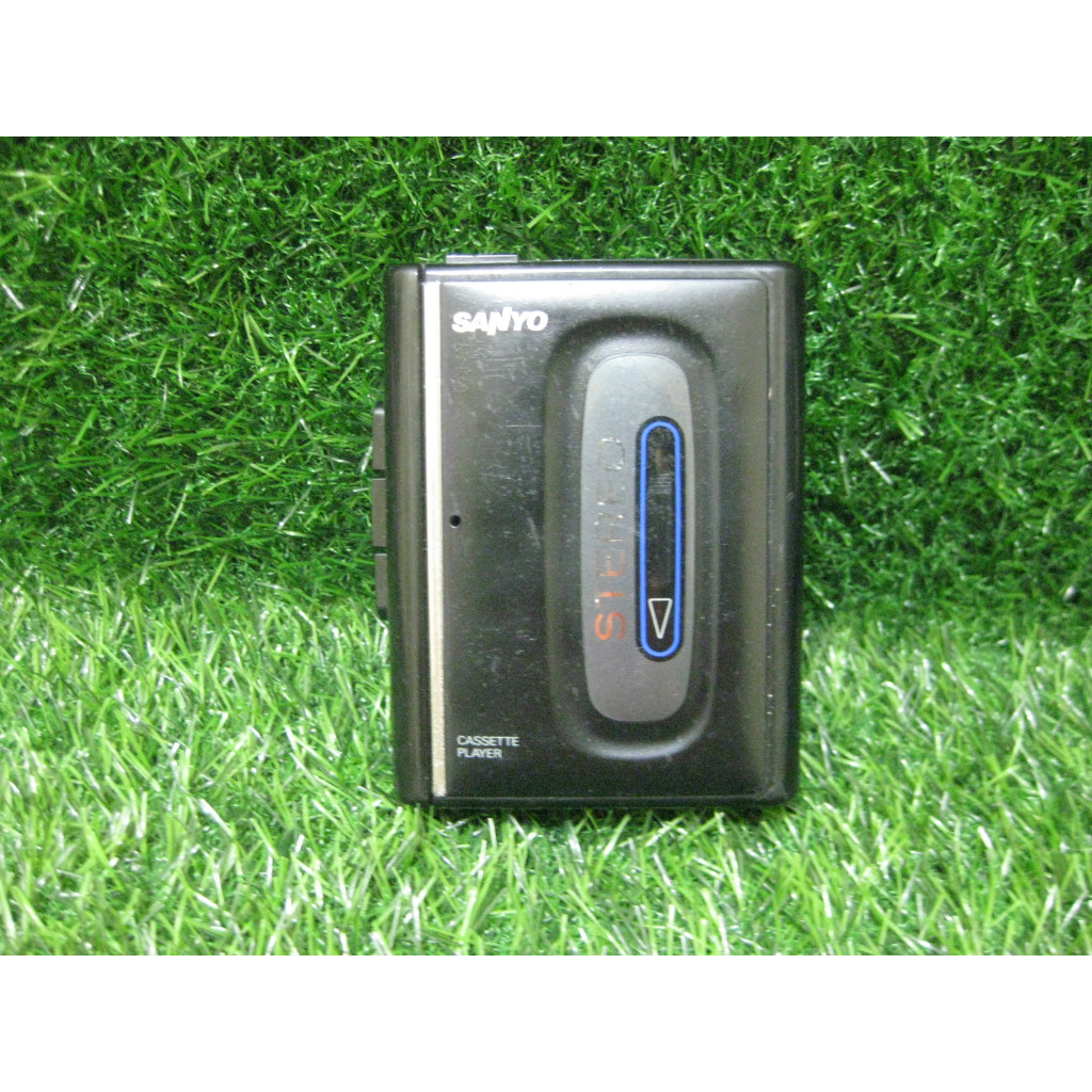 Walkman Sanyo MGP-21 pemutar kaset kondisi normal siap pakai