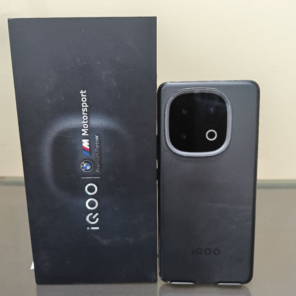 Handphone IQOO 13 Ram 12 256GB