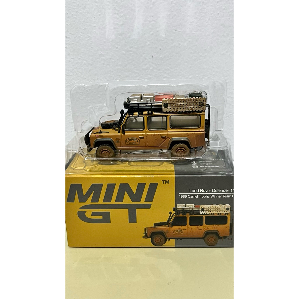 Mini GT Land Rover Defender 1989 Camel Trophy Winner Team
