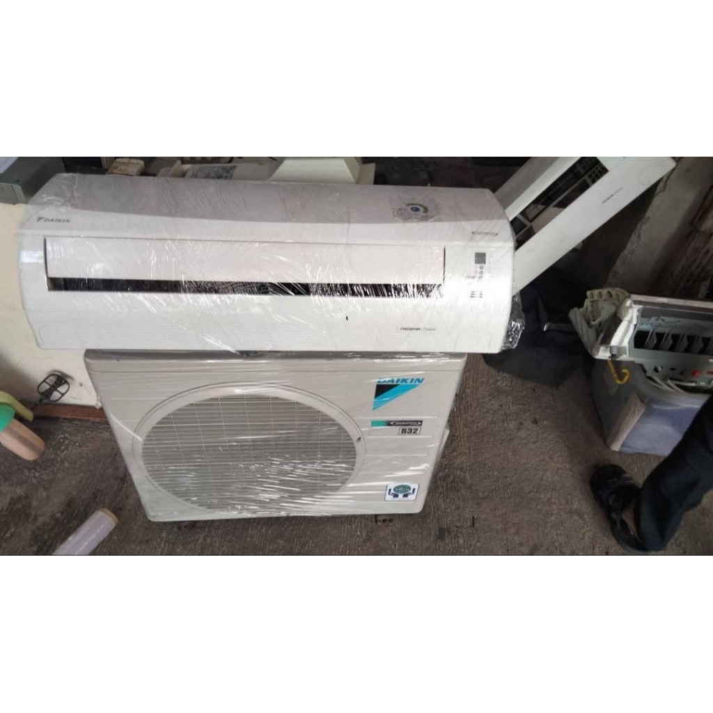 AC SECOND DAIKIN 1 PK INVERTER (UNIT ONLY)