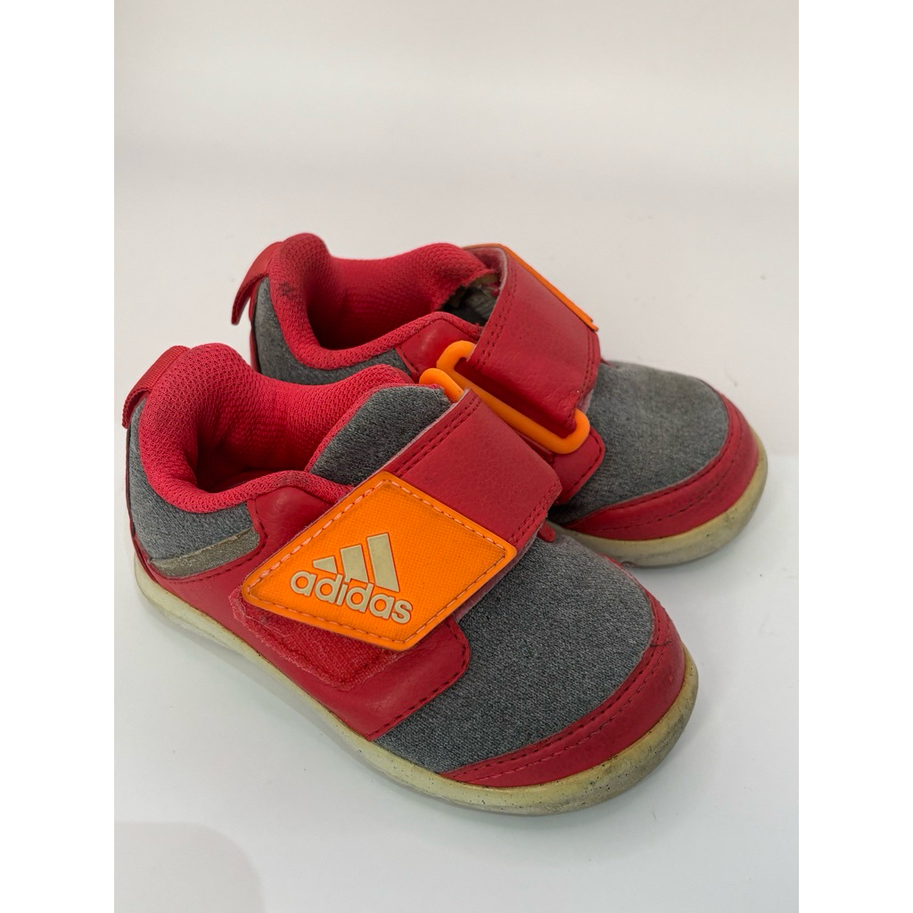 Sepatu bayi adidas