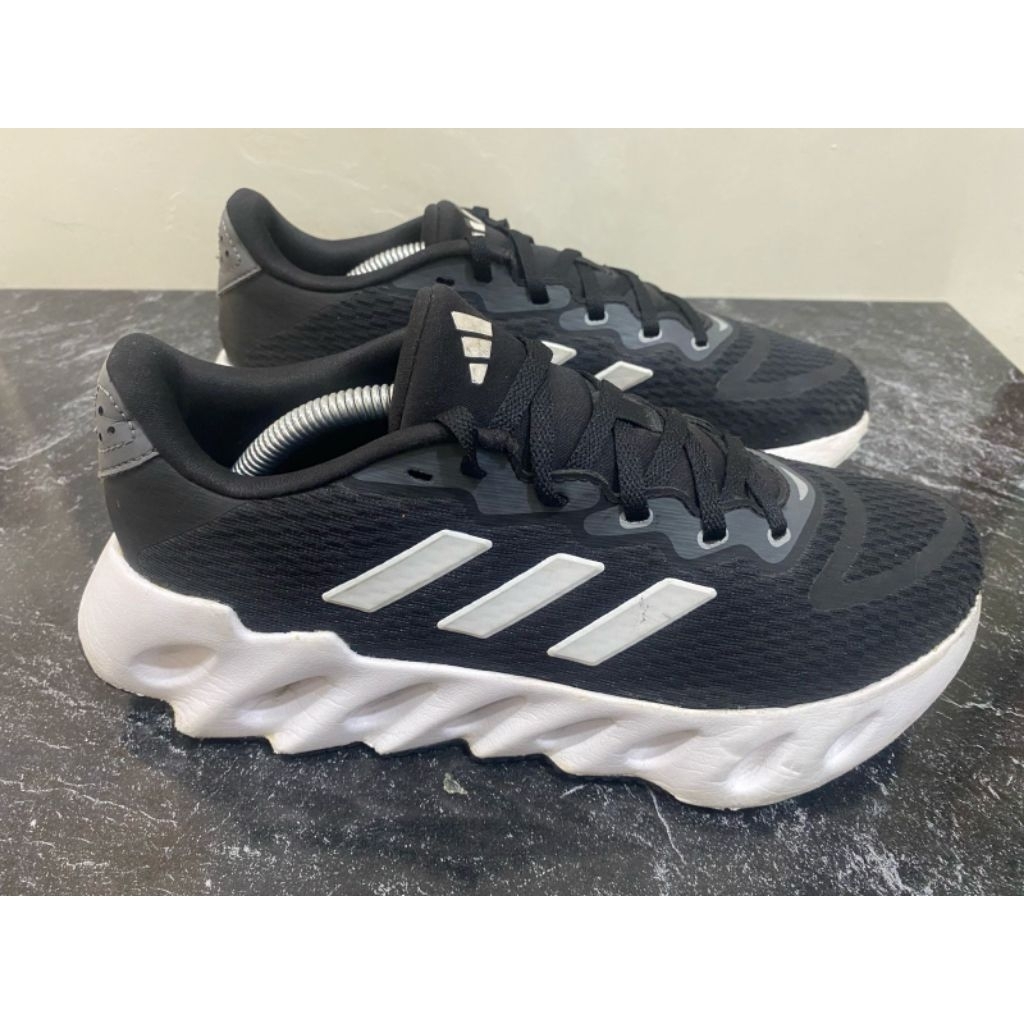 Sepatu Adidas Running Switch Move warna hitam ukuran 38 insole 23,5 cm second original