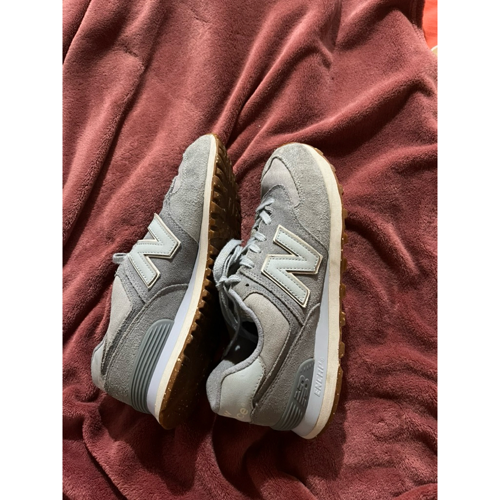 Preloved sepatu NB pria size 42 ori