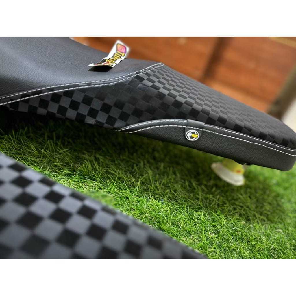 Kulit Jok Motor Sarung Jok Kombinasi Bahan Kulit Jeruk X Catur 3D Sarung Jok beat,Vario, Scoopy Mio,