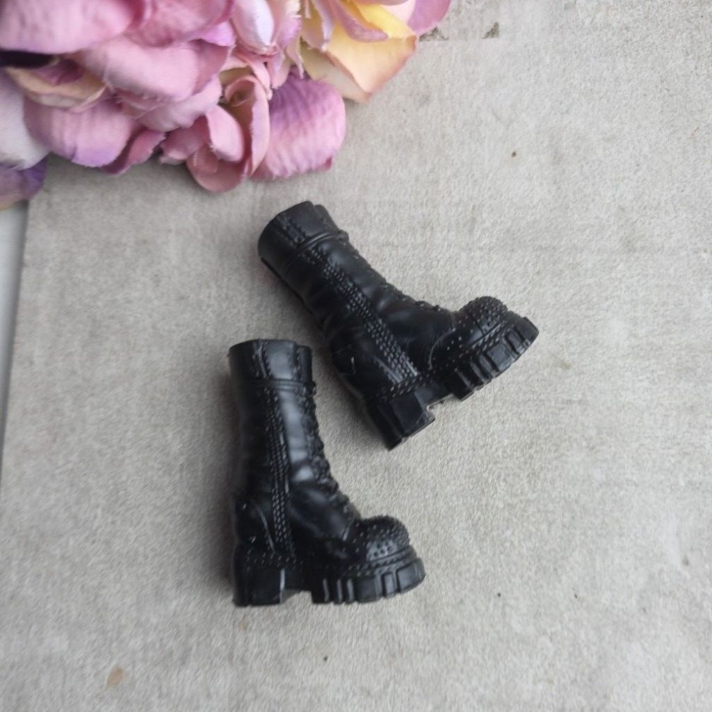 Sepatu Boots boneka Disney black fit mtm barbie "L" only