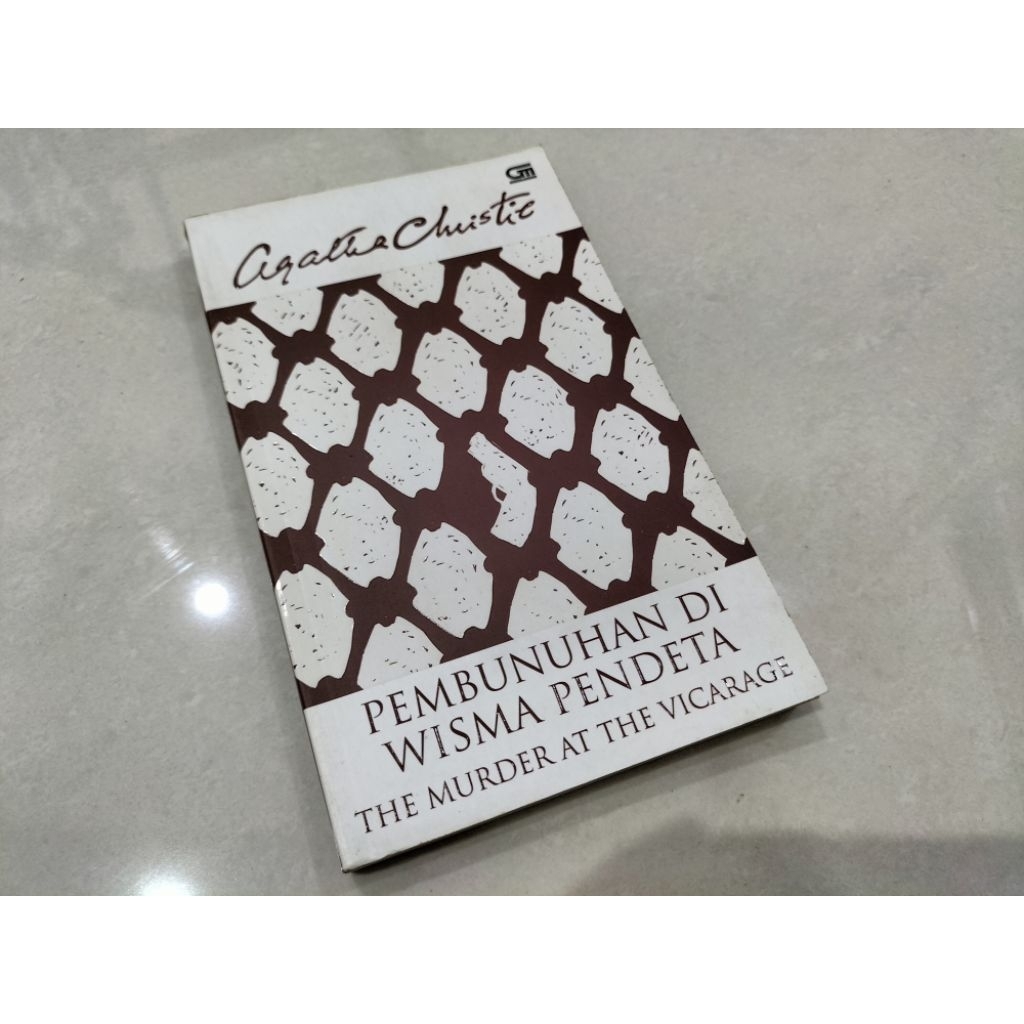 Novel Pembunuhan di Wisma Pendeta (Varian cover4 - (knds)), karya Agatha Christie