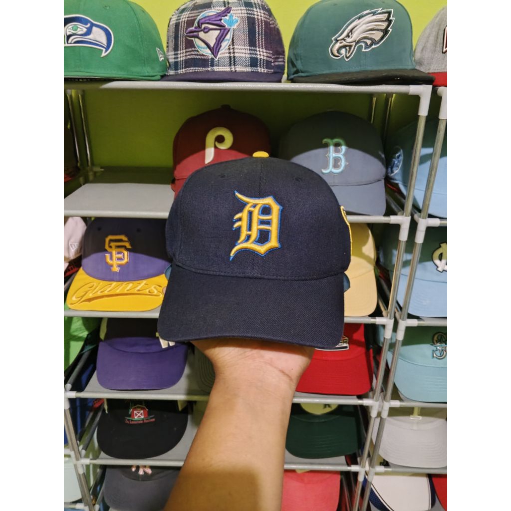 Topi Second Brand Unisex Melbong Buildup Logo Soz D 56-57 ( Mulus Banget )