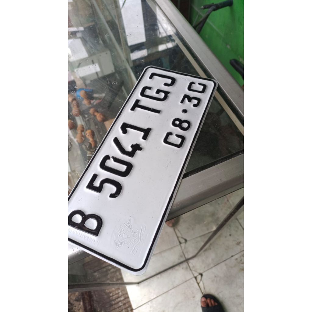 plat nomor motor standar putih font baru